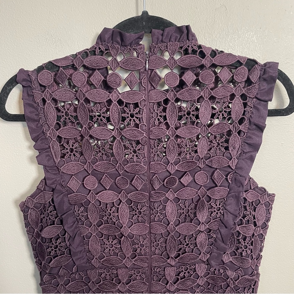 Tahari ASL sleeveless lace dress in a dark purple or plum - Picture 4 of 12